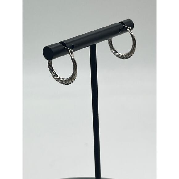 14k White Gold 3mm Crescent Shrimp Small Hoop Earrings .70 grams ZZ JI - Picture 9 of 10